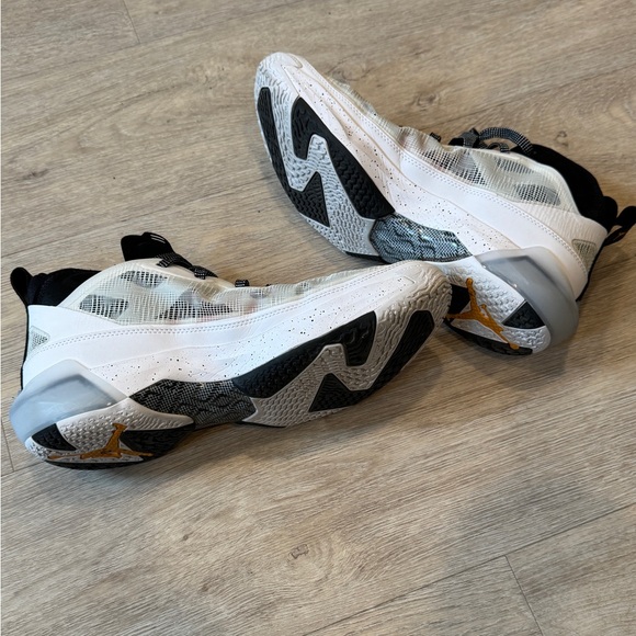 Air Jordan 37 Oreos - Picture 3 of 8